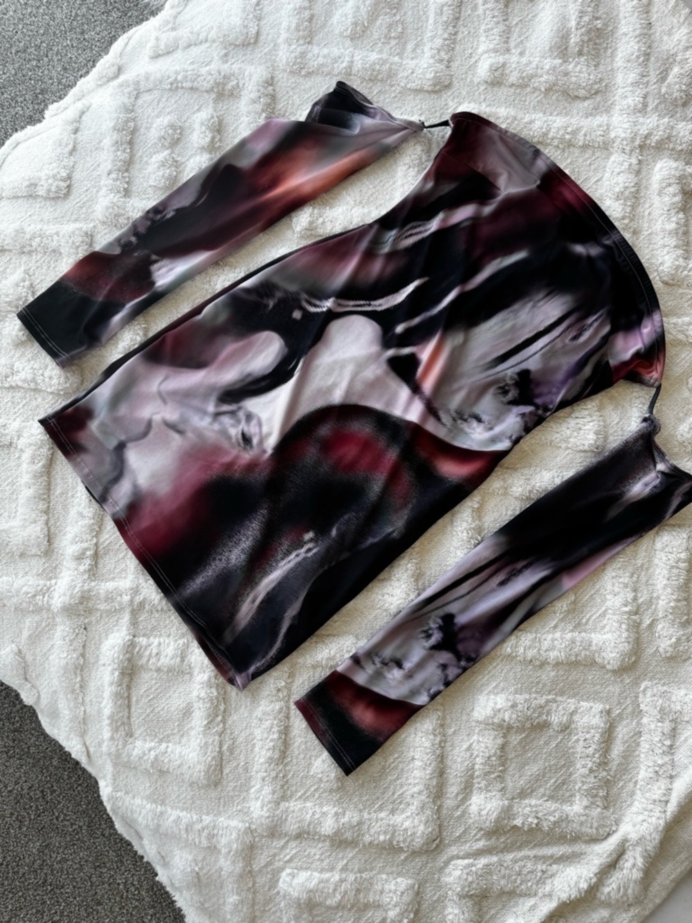 Abstract Off-Shoulder Mini Dress - Picture 4 of 5